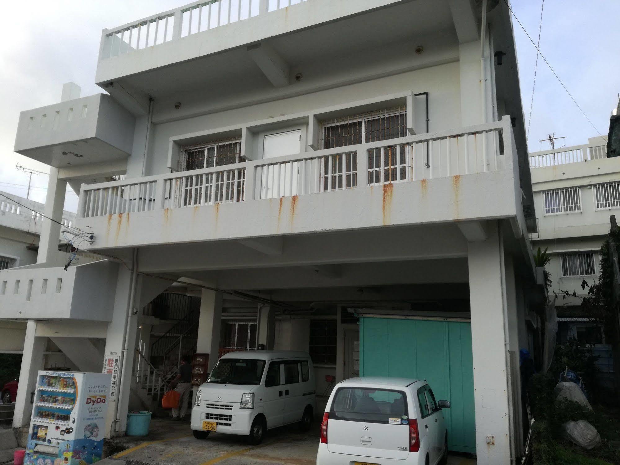 Koza Share House Hotel Okinawa Exterior photo